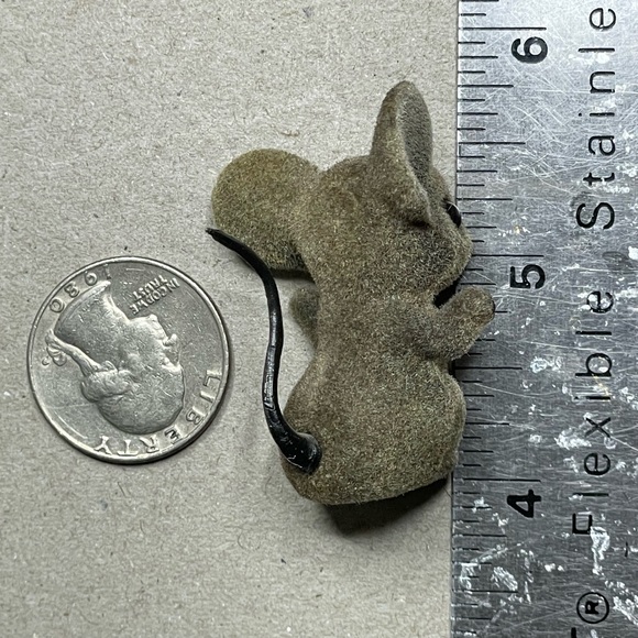 Vintage Life Like Flocked Mouse Miniature With Plastic Tail & Eyes - Picture 8 of 9